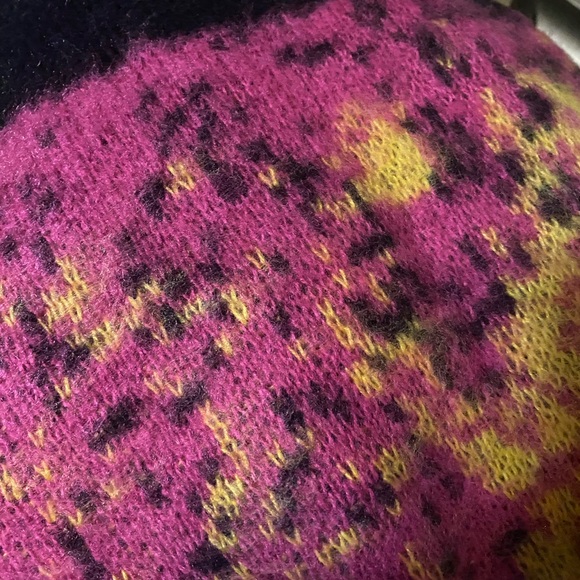 Vibrant Pink and Yellow Crewneck Sweater with Soft Texture - Picture 10 of 11